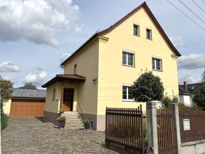 Charmantes Einfamilienhaus mit Doppelgarage und viel Ausbaupotenzial