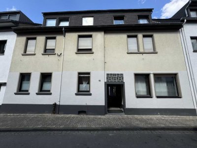 Gepflegtes Mehrfamilienhaus mit 5 Parteien am Rhein