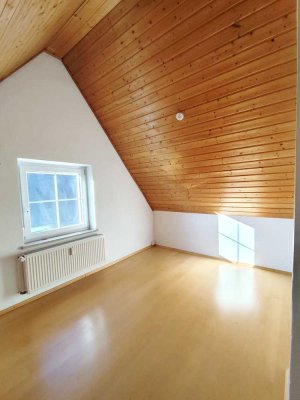 Wunderschöne, helle, holzverkleidete 2-Zimmer-Dachgeschosswohnung in Ingolstadt Friedrichshofen