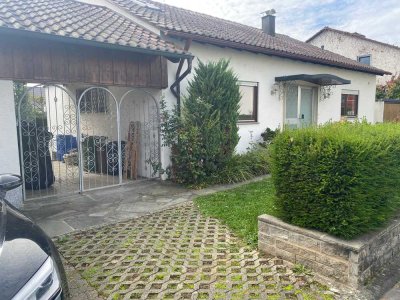 Günstiges, modernisiertes 6-Raum-Einfamilienhaus mit EBK in Pleidelsheim