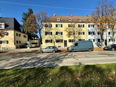 SCHÖNE, GEPFLEGTE ALTBAU-WOHNUNG IN ZENTRALER, PRAKTISCHER WOHNLAGE IN DER  WALDFRIEDHOFSTRAßE