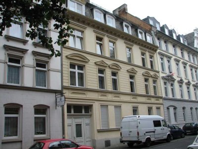 Hübsche helle, gepflegte 2-Zimmer-Wohnung mit Keller in Wiesbaden-Mitte