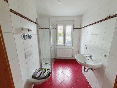 *Senioren -aufgepasst* WE mit Dusche und Balkon zum Innenhof