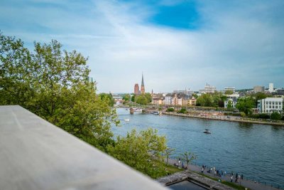 Befristetes Mietverhältnis -  möblierte Penthousewohnung mitten in Frankfurt mit 360° Dachterrasse