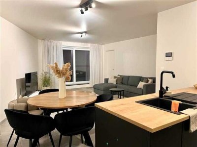 Geschmackvolle, modernisierte 2-Raum-Wohnung mit Balkon und Einbauküche in Aachen