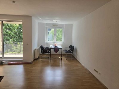 Schöne 2-Zimmer-Wohnung mit gehobener Innenausstattung mit Balkon und EBK in Essen