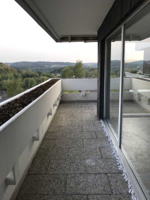 Sanierte, penthouseartige 2 Zimmerwohnung, Terrasse, Einbauküche