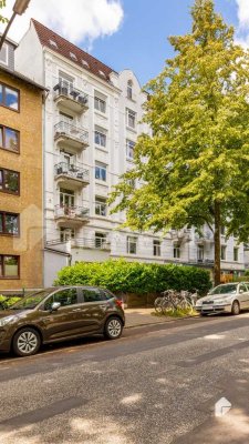 Schöne Altbauwohnung mit sehr großem Balkon nahe UKE in Eppendorf...