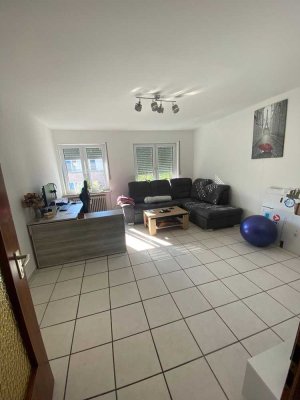 Helle 2-Zimmer-Wohnung mit Einbauküche in Augsburg-Pfersee