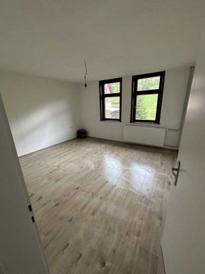 Freundliche und sanierte 4-Zimmer-Terrassenwohnung mit Balkon in Schmalkalden