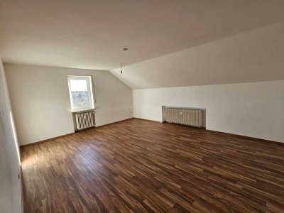 4 Zimmer DG Wohnung in schöner Naturlage