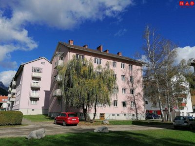 Helle 2-Zimmer Wohnung mit Badewanne und Balkon!