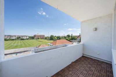 ** Sonnige 3 Zimmerwohnung mit Parkplatz und Kellerabteil **