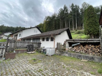 Freistehendes Einfamilienhaus mit großem Grundstück & direkter Waldrandlage