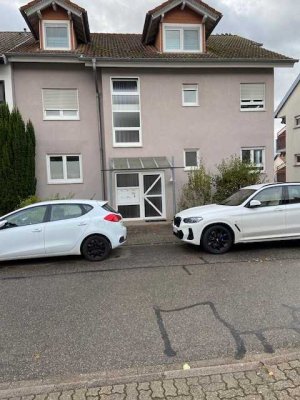 Freundliche 4-Zimmer-Wohnung mit gehobener Innenausstattung mit Balkon in Pfinztal