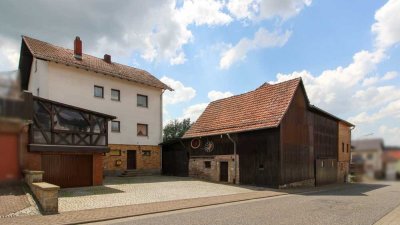 RESERVIERT: Zweifamilienhaus mit großem Scheunenanbau und Ausblick ins Grüne in Oberkalbach