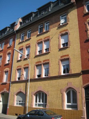 Großzügige 3-Zimmerwohnung  mit TGL-Bad in Altbau