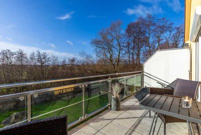 Blick ins Grüne vom großen Balkon