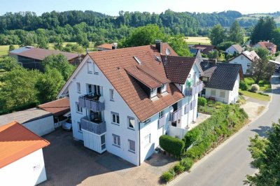 Ruhig gelegene, großzügige, 2-Zimmer-Wohnung mit Doppelparker und Außenstellplatz in Tettnang-Oberla