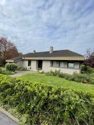 Architektonisch ansprechender Bungalow mit viel Potential in gefragter Wohnlage auf Erbpachtgrundst.