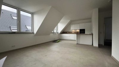 NEUBAU - Lichtdurchflutete 2-Zimmer-Dachgeschosswohnung im Innenhof inkl. Küche und Klimaanlage