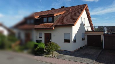 Schöne Doppelhaushälfte mit Garten und Garage in ruhiger Lage