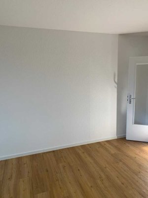 Einziehen und wohlfühlen! 2-Zimmer-Wohnung mit gehobener Innenausstattung mit Einbauküche in Laatzen