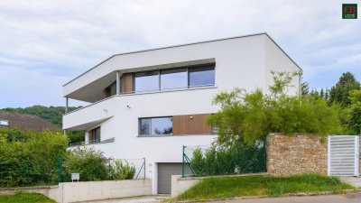 TOP AUSGESTATTETE ARCHITEKTENVILLA MIT UNVERBAUBAREM PANORAMABLICK