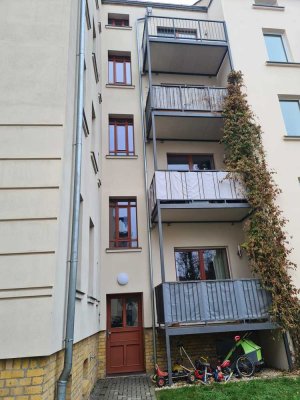 Freie 2-Raum Wohnung mit Südbalkon  und EBK sucht neue Eigentümer