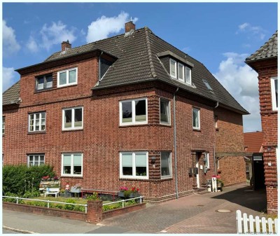 HUSUM/NORDSEE zentrumsnah: Solides Wohnhaus mit 3 vermieteten Einheiten in beliebter ruhiger Lage!