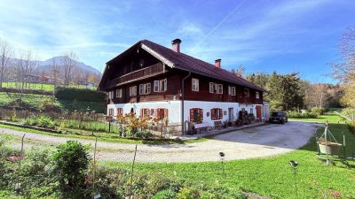 … AIGNER - historisches Anwesen in traumhaft, idyllischer Lage mit Bachlauf am Wolfgangsee ...