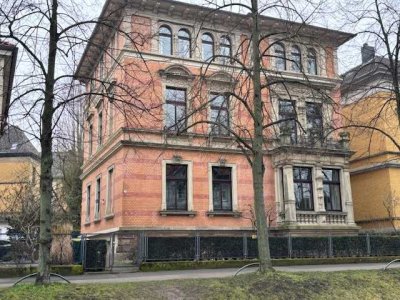 3-Zimmer-Wohnung mit Balkon, Kamin und EBK zwischen Schloss und Magniviertel zum 01.04.25