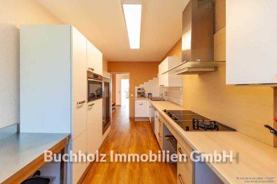 Liebevoll renovierte & modernisierte Wohnung mit
Tiefgaragenstellplatz und großer Balkon