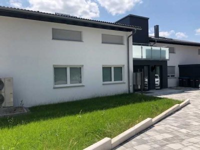 Schicke, stadtnahe 3 Zimmerwohnung mit Balkon, Dachterrasse u. Stellplatz