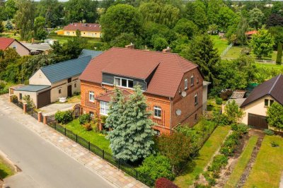 Am Wasser! Mit Keller, Garage, Nebengebäude, optionaler Einliegerwohnung: Einfamilienhaus in Tauche