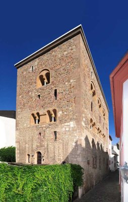 Haus zum Stein: Exklusives Wohnen in historischem Stadthaus mit einzigartigem Charme