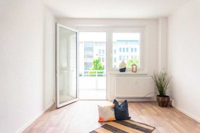 Geräumige 1-Raum-Wohnung mit Balkon nahe Schlossteich