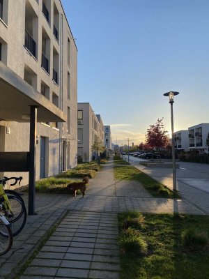 Neuwertige 3-Raum-Wohnung mit Balkon und Einbauküche in München