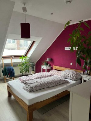 Attraktive 2-Zimmer-Dachgeschoss-Wohnung mit Balkon und Einbauküche in Gießen