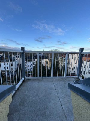 Sofortbezug 3-Raum-Dachgeschoß-Wohnung mit Balkon und Küche