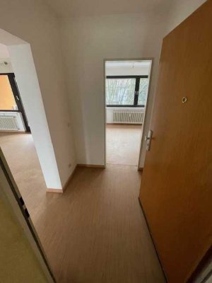 Helle 4 Zimmerwohnung mit Balkon, Zentral