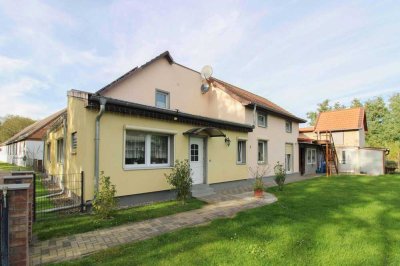 Einfamilienhaus (auch als Zweifamilienhaus geeignet) mit großem Garten und viel Platz