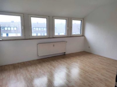 ***TOP*** helle 4 Zimmer Wohnung für Studenten als WG oder Familien!