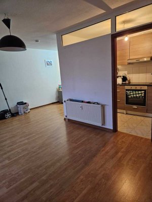 Modernisierte Wohnung mit einem Zimmer sowie Balkon und EBK in Wesseling