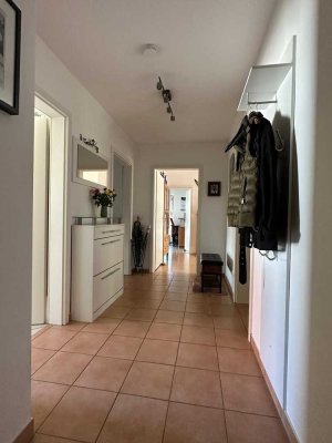 Helle 4-Zimmer-Wohnung mit Balkon und Tiefgarage – Zentral und ruhig in Pfaffenhofen