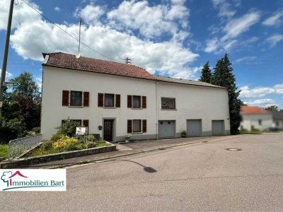 BAUERNHAUS MIT NEBENGEBÄUDE IN PERL-OBERLEUKEN