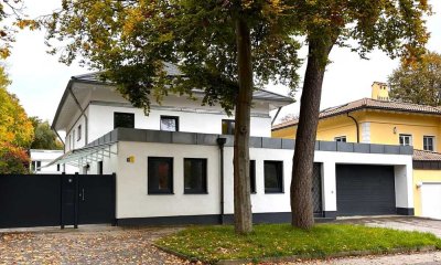 Villa am Wittelsbacher Park: Moderne Architektur und einmalige Lage!