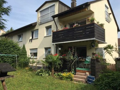 Hübsche 3 Zimmer Wohnung mit Balkon, Garten und Garage