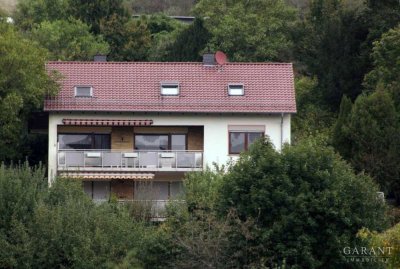 Charmantes Zweifamilienhaus mit idyllischem Garten und herrlicher Aussicht