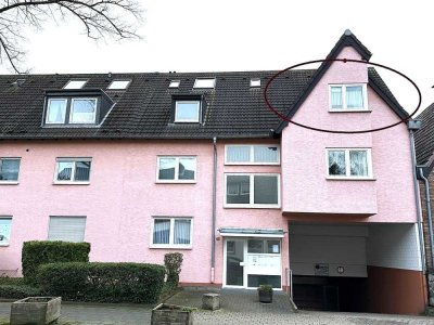 2 helle Zimmer, Dachterrasse und Garage
ETW in Köln-Urbach!